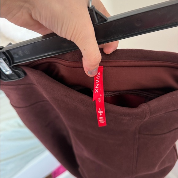 SPANX Faux Suede Leggings In Burgundy Size Small - Picture 4 of 4